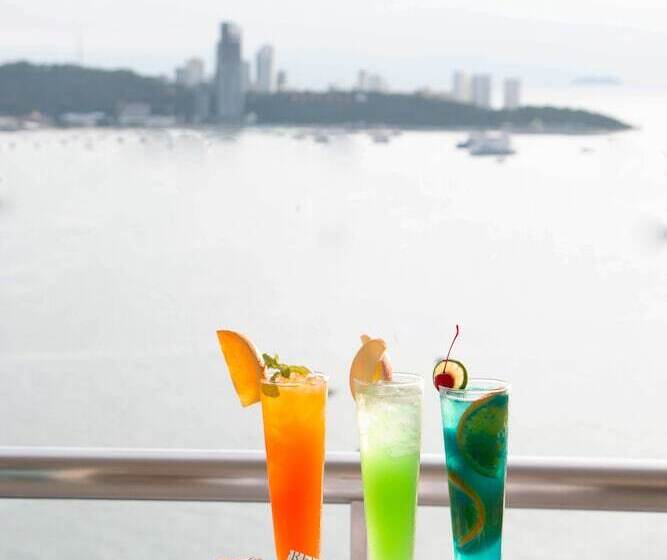 Номер Стандарт 2 Двуспальные Кровати, Holiday Inn Pattaya, An Ihg