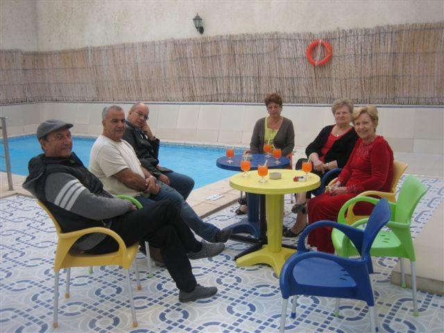 اتاق استاندارد سه نفره, Mezri