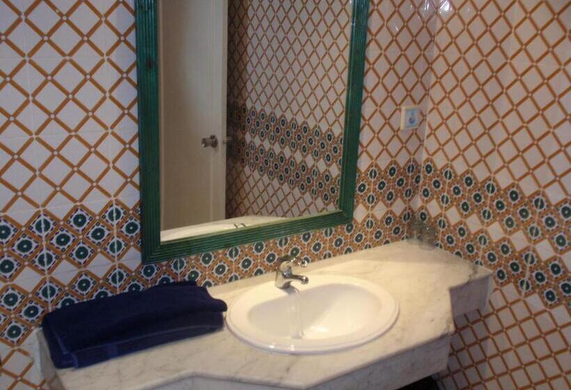 اتاق استاندارد سه نفره, Mezri