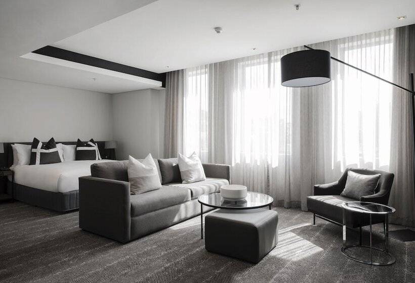 سوییت اجرایی, The Capital 15 On Orange Hotel & Spa