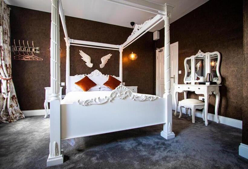 اتاق استاندارد, The Auction House