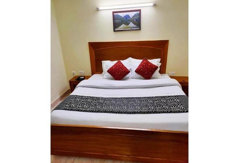스탠다드 룸 킹사이즈 침대, Goroomgo Kalra Regency Shimla