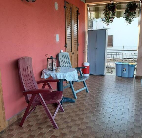 带阳台的三人标准间, Casa Vacanze Da Cinzia