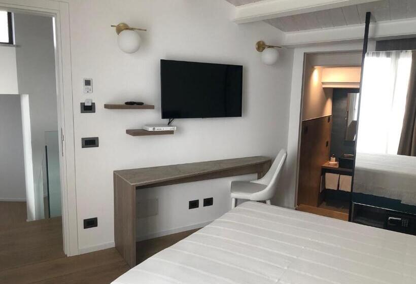 Deluxe Triple Room, Palazzo Raho Suites