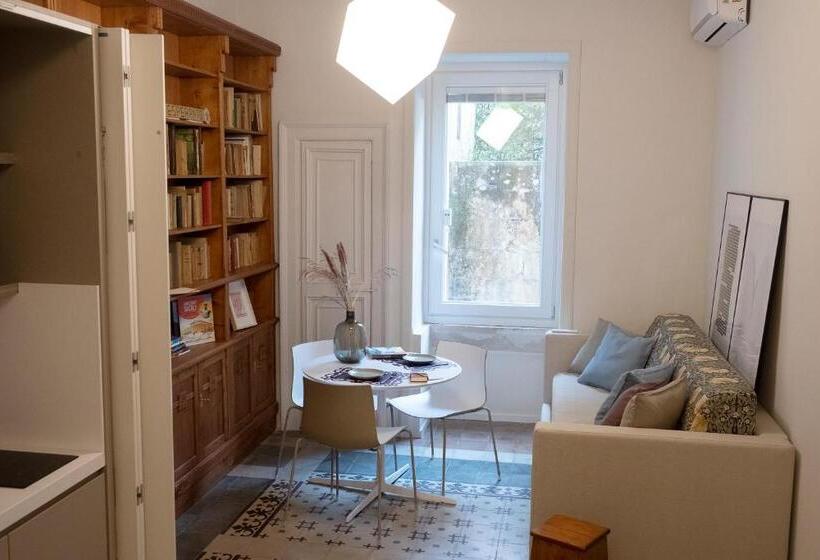 استودیو خانوادگی, Sognalibro Bed And Books