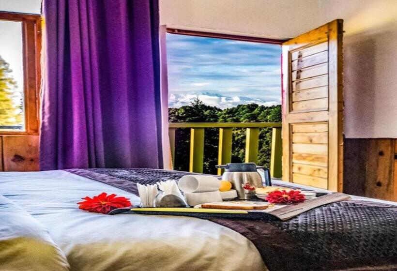 스탠다드 룸 킹사이즈 침대, La Riqueza Kanatal   Mountain View Rooms   Welcome New Year With Fresh Snowfall