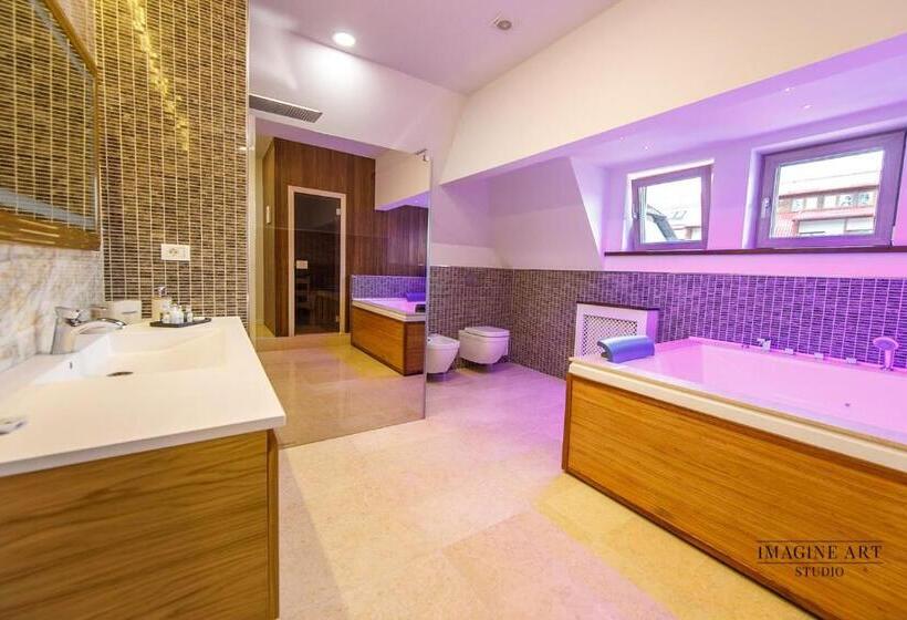 استودیوی لوکس, Moviliţa Residence