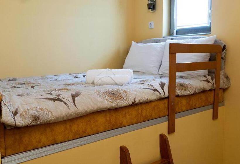 اتاق استاندارد سه نفره, Casablanca