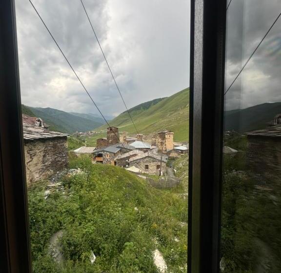 اتاق استاندارد با چشم‌انداز کوهستان, Chazhashi Guesthouse