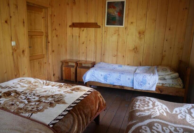 اتاق خانوادگی با چشم‌انداز کوه, Chazhashi Guesthouse