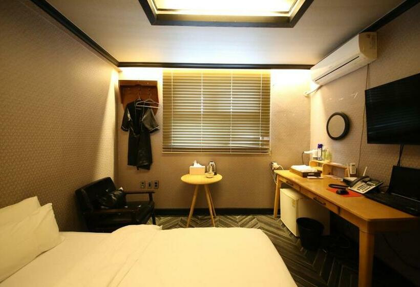 스탠다드 룸 킹사이즈 침대, H Motel