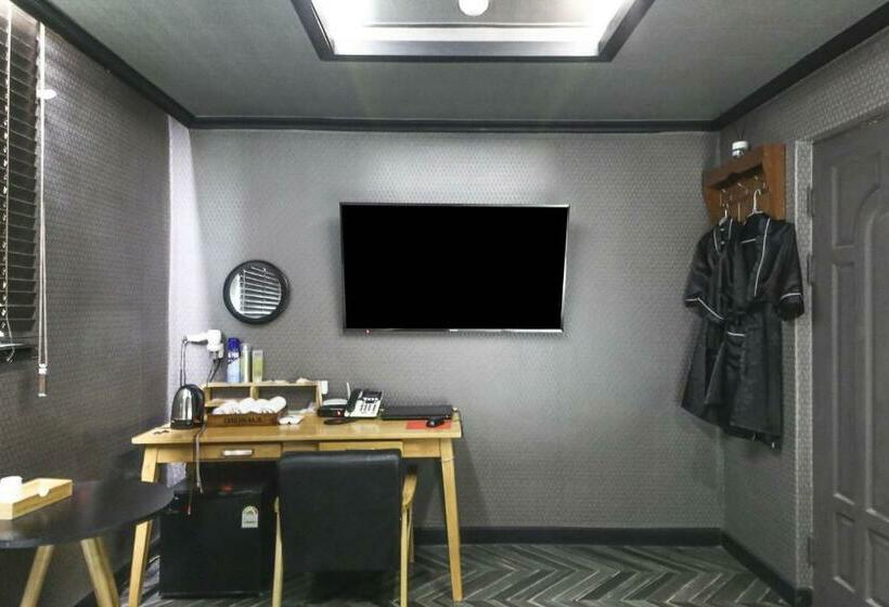 디럭스 룸, H Motel