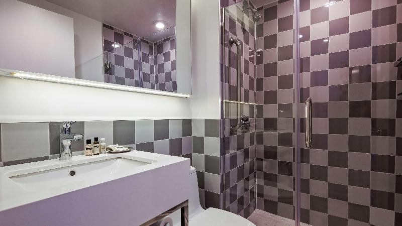 اتاق استاندارد با تخت بزرگ برای معلولان, Best Western Premier Empire State