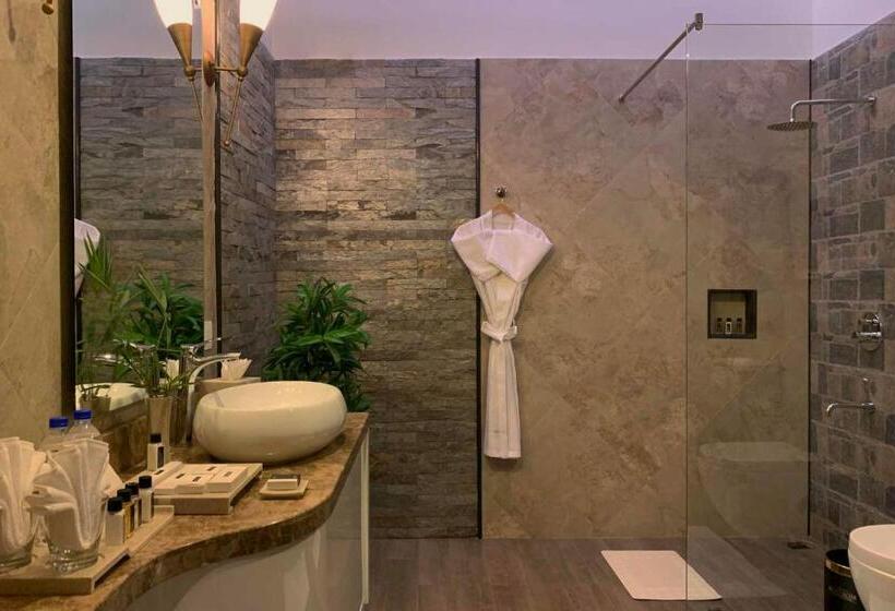 Семейный Номер, Montrose Golf Resort & Spa