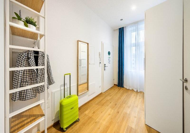 スイート, Jimmy S Apartments Emerald