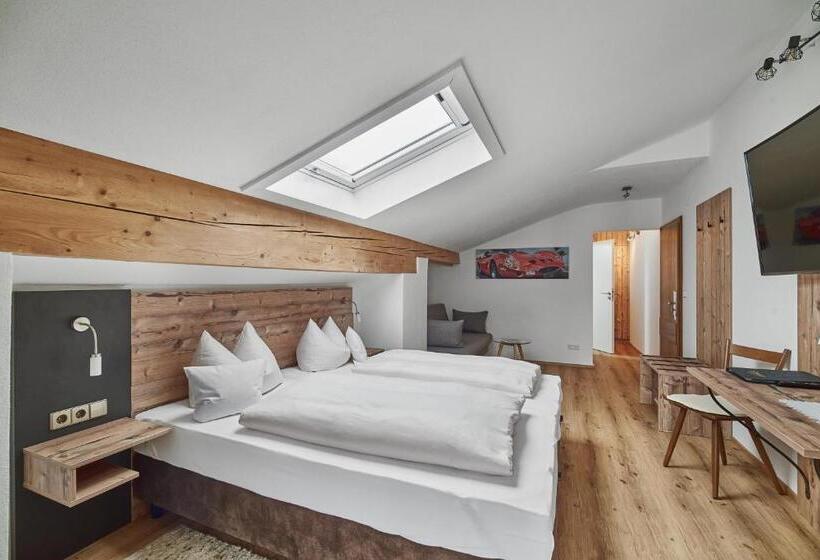 Трехместный Номер Стандарт с Балконом, Aktivhotel & Gasthof Schmelz Ihr Urlaubs Hotel In Inzell Mit Wellness Hallenbad, Alpensauna & Dampfb