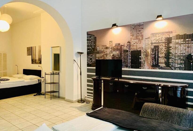 استودیوی سوپریور, Altstadthotel Hayk Am Rhein