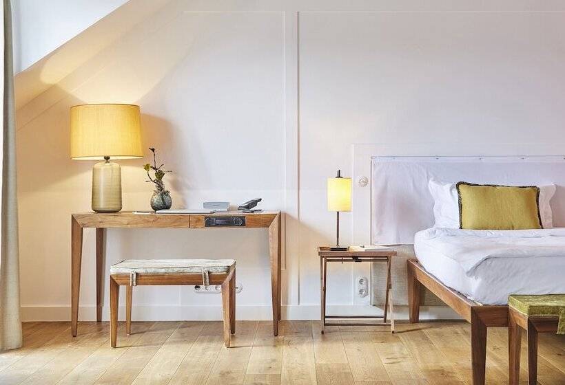 Suite, Louis