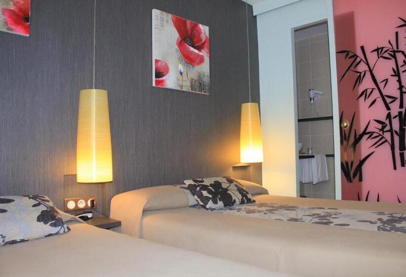 اتاق استاندارد سه نفره, Logis Maison Vauban   Hotel St Malo
