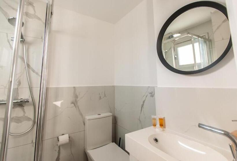 غرفة ديلوكس مزودة بشرفة, Rooms Unique Staying In Paphos Centre