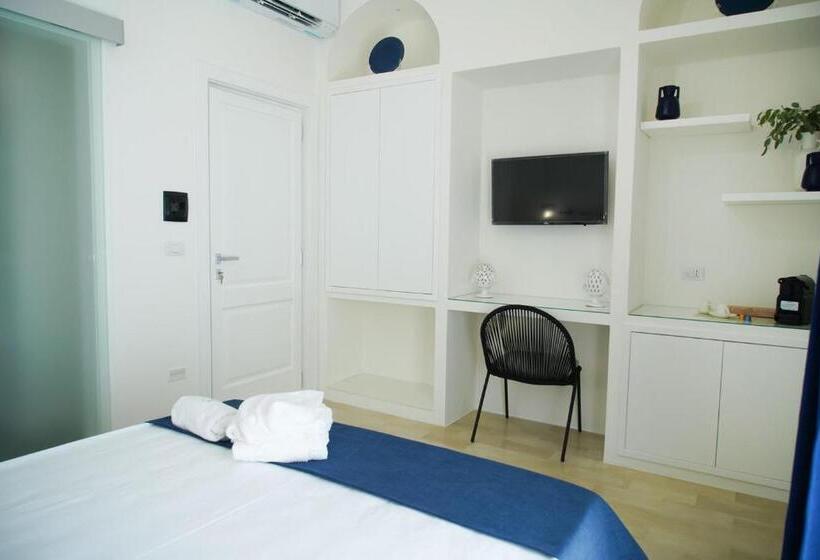سوئیت جونیور با تراس, Aurelia Sea View