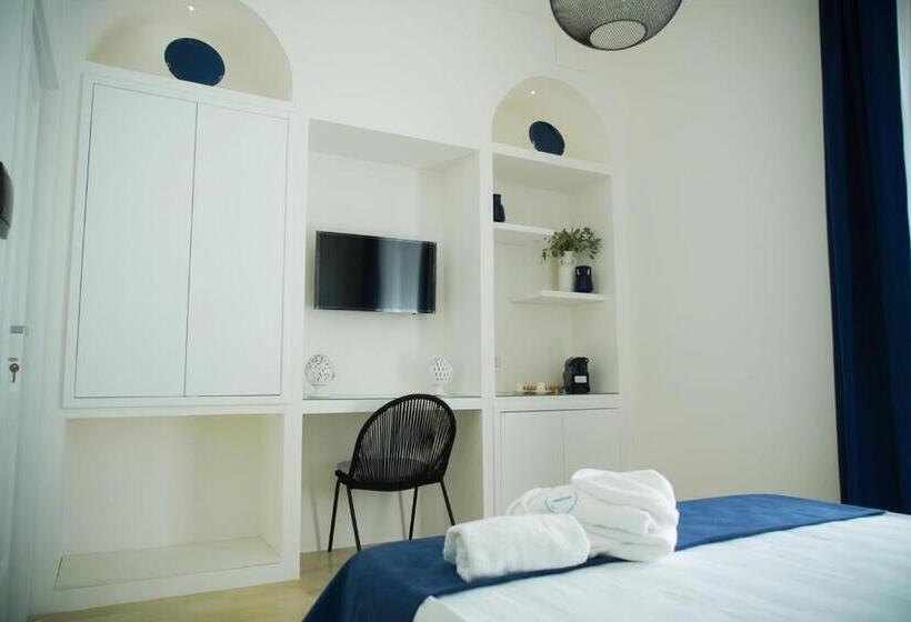 سوئیت جونیور با تراس, Aurelia Sea View