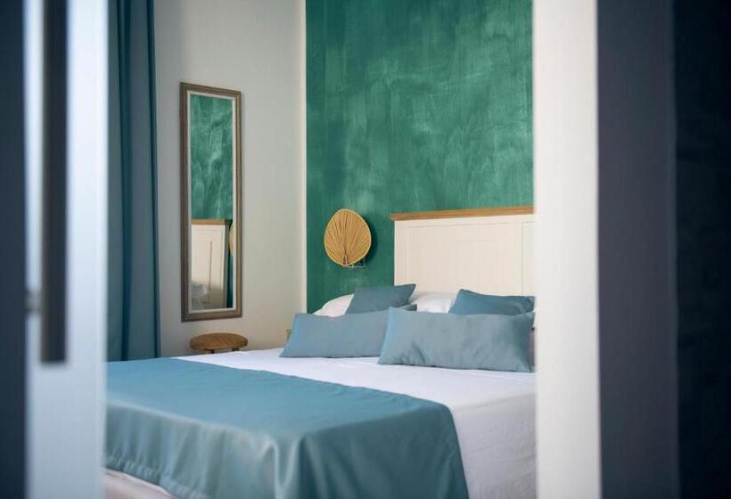 اتاق لوکس با چشم‌انداز دریا, Aurelia Sea View