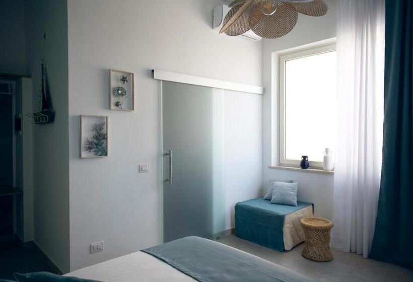اتاق لوکس با چشم‌انداز دریا, Aurelia Sea View