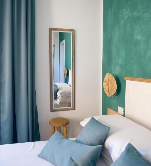 اتاق لوکس با چشم‌انداز دریا, Aurelia Sea View