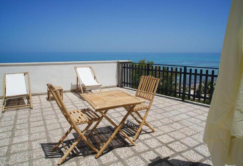 سوئیت جونیور با تراس, Aurelia Sea View