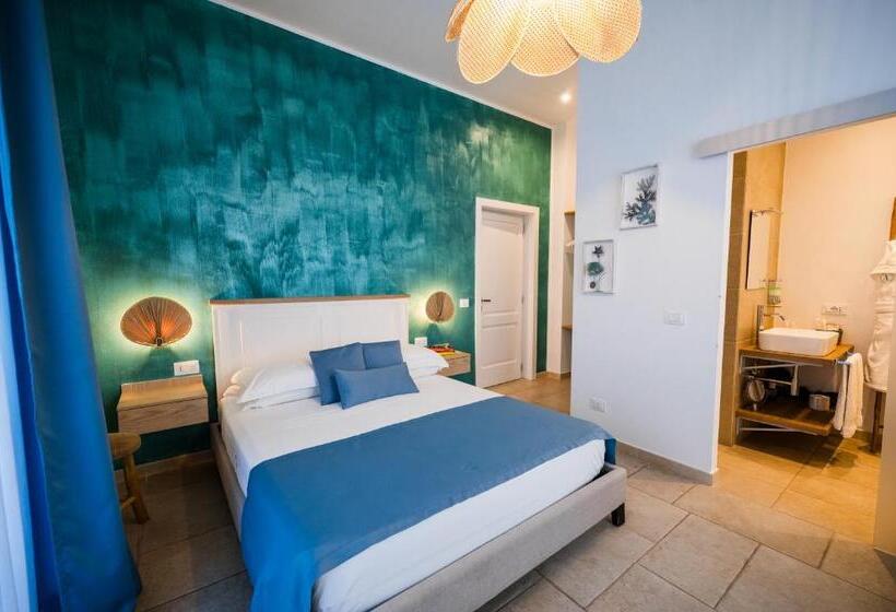 اتاق لوکس با چشم‌انداز دریا, Aurelia Sea View
