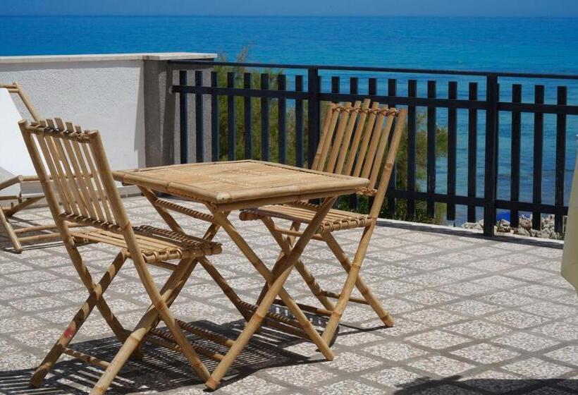 سوئیت جونیور با تراس, Aurelia Sea View