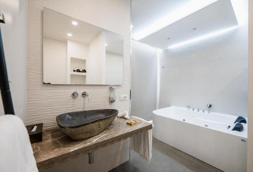 سوئیت جونیور با تراس, Aurelia Sea View