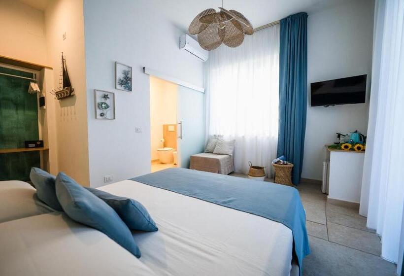 اتاق لوکس با چشم‌انداز دریا, Aurelia Sea View