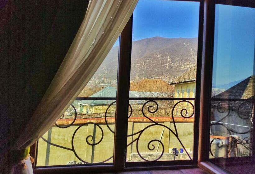 اتاق استاندارد با چشم‌انداز کوهستان, Old Town Sheki