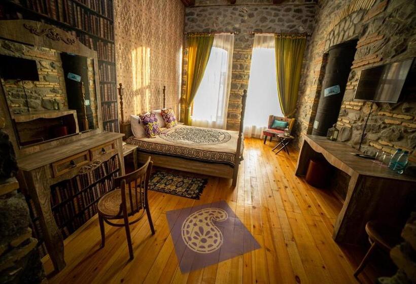 اتاق استاندارد با چشم‌انداز کوهستان, Old Town Sheki
