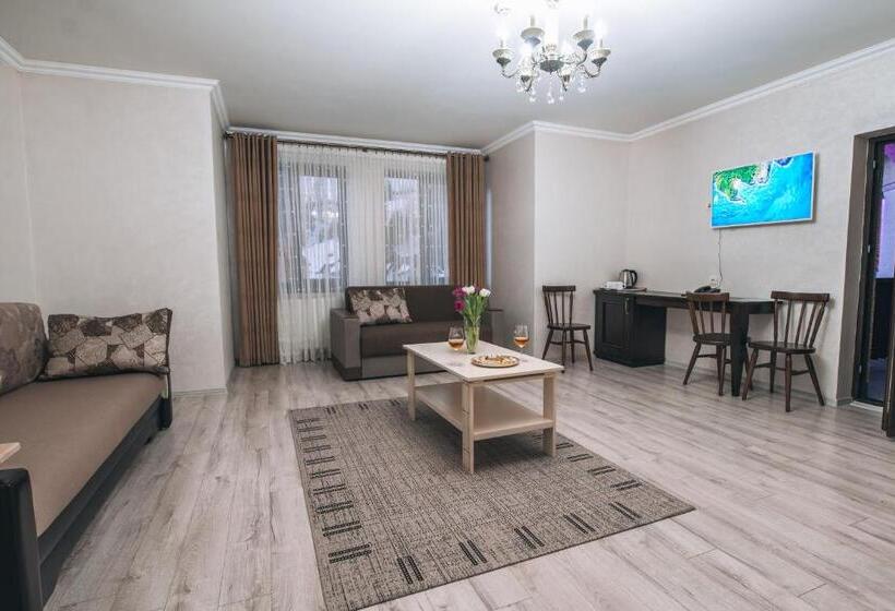 سوییت لوکس, Diamond Resort White