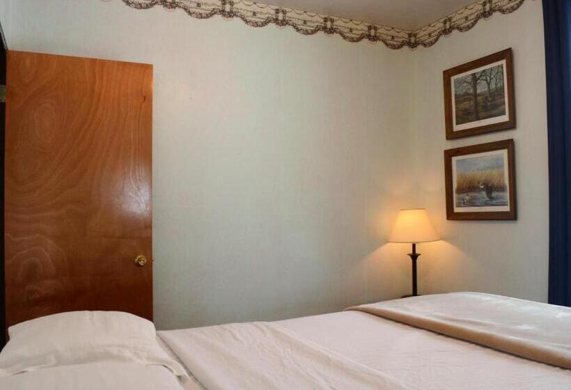 Хижина, Little River Inn Motel