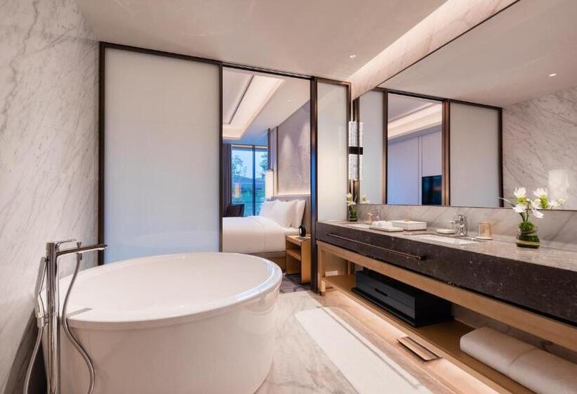 اتاق پریمیوم با بالکن, Gran Melia Chengdu