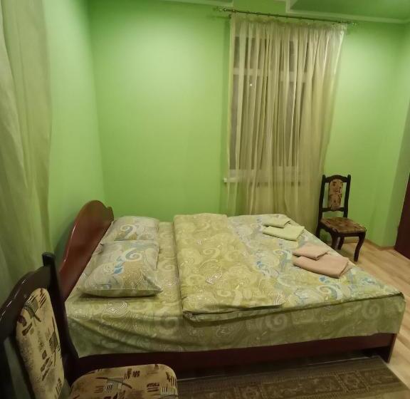 Номер Стандарт, панський двір