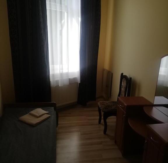 Четырехместный Номер Стандарт, панський двір