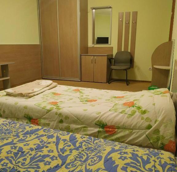 스탠다드 트리픔 룸 공동욕실, Mini Hotel Chabany Lake   мини отель у озера чабаны