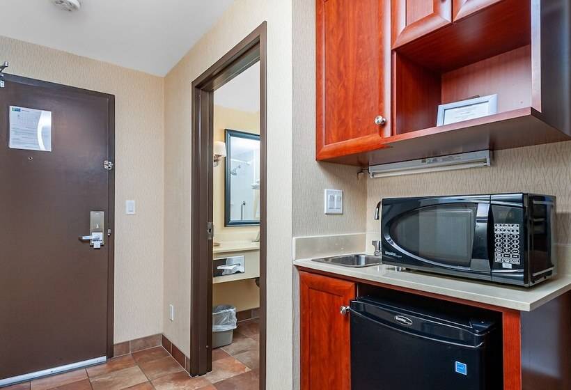 Номер Стандарт, Holiday Inn Express Hotel & Suites Clarington   Bowmanville, An Ihg