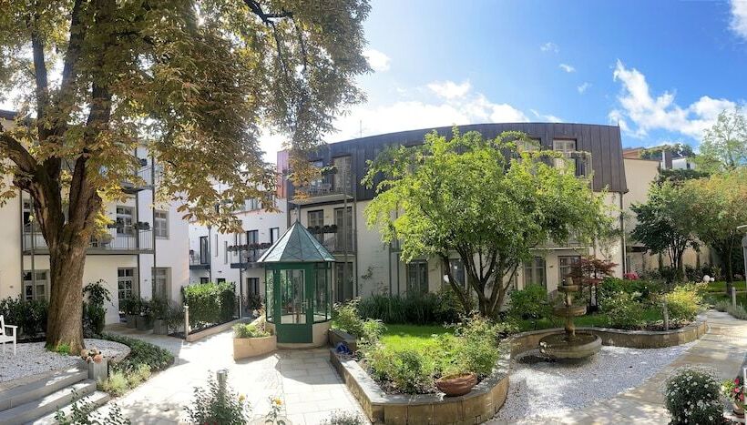 سوییت جونیور, Maximilian Munich Apartments &