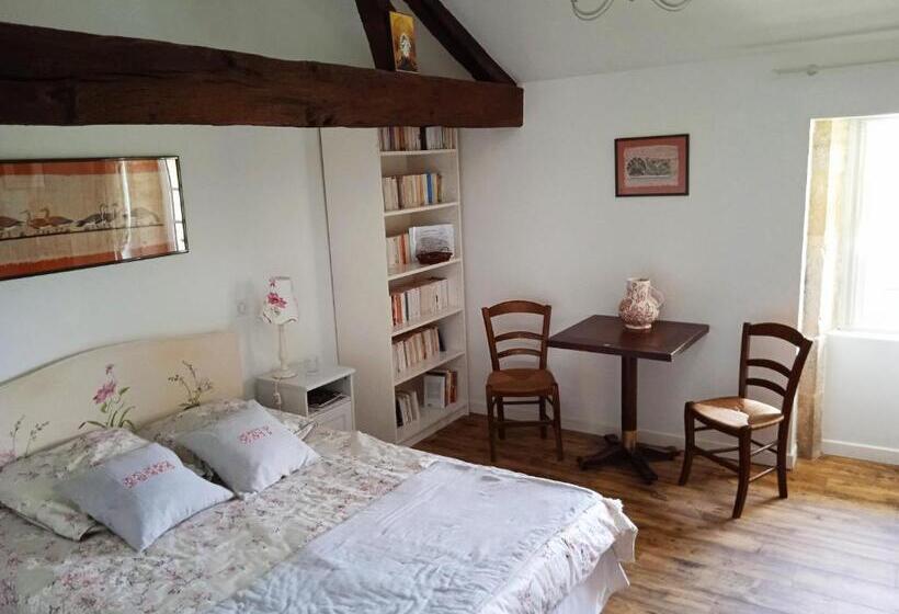 Номер Стандарт, Chambre Dans Prieuré De Caractère Xviii Siècle