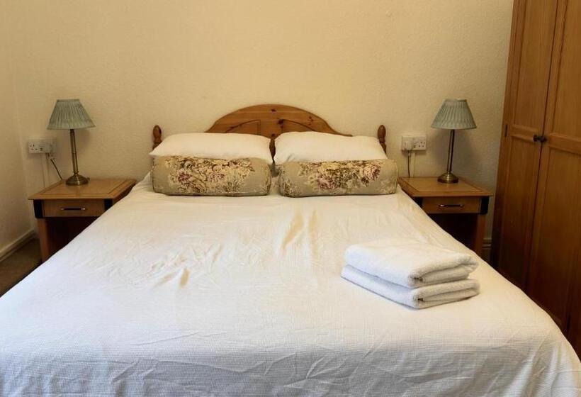 اتاق استاندارد با تخت بزرگ, The Cricketers Inn