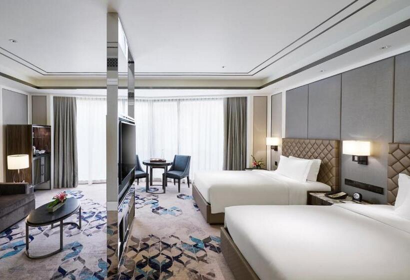 سوییت, Okura Manila