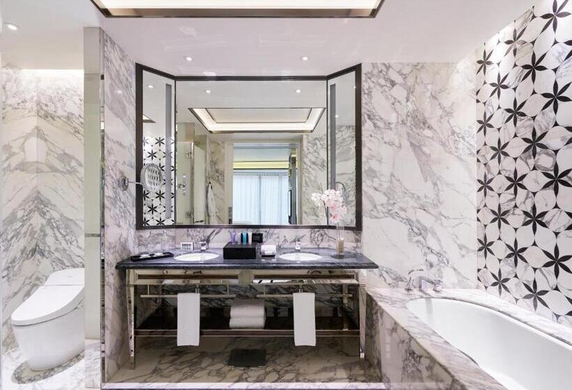 اتاق استاندارد با تخت بزرگ برای معلولان, Okura Manila