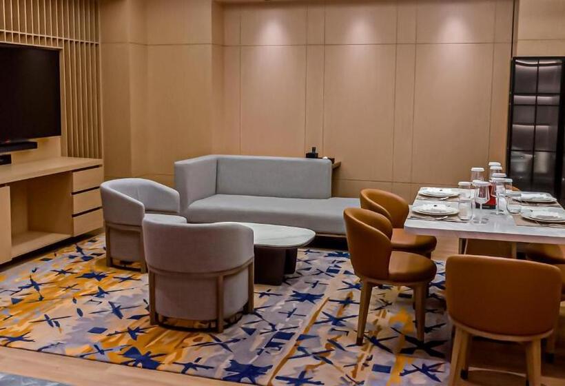 سوییت اجرایی, Okura Manila