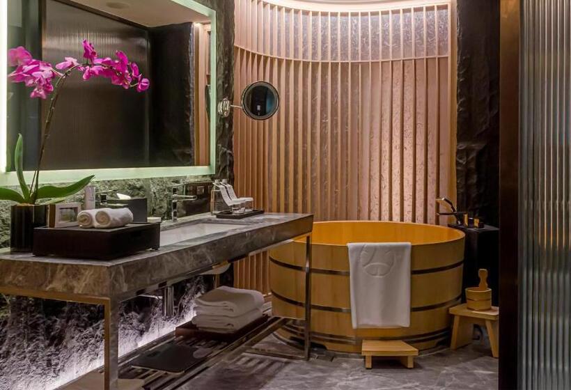 سوییت سوپریور, Okura Manila
